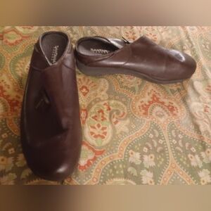 Canada Santana 9 Brown Leather Clogs Mules Slides Flats Shoes